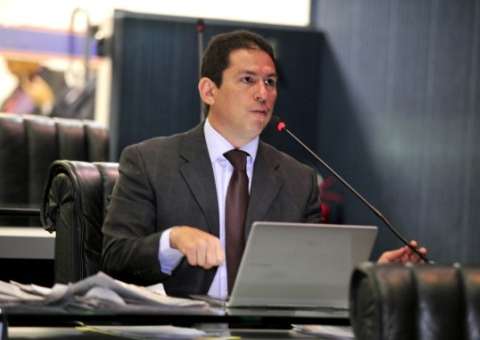 Em defesa de Eduardo Campos, deputado chama senadora de incoerente