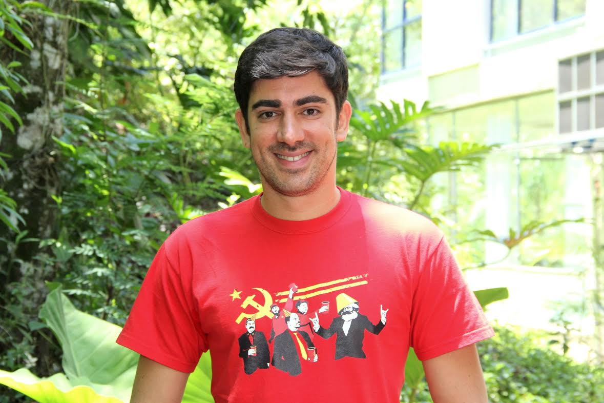 Sem aliança, Marcelo Adnet dá a entender que está separado de Calabresa