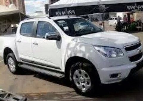 Carro da Márcia é roubado. Ajude a encontrar  essa S 10