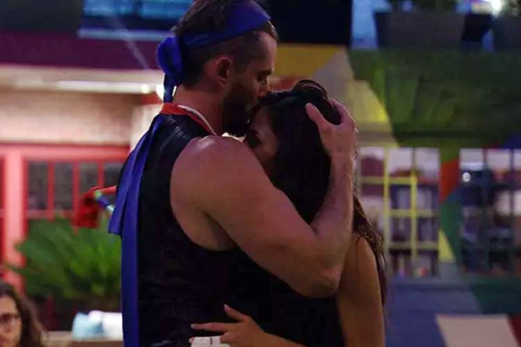 marcos-beja-pe-de-emilly-bbb17.jpg