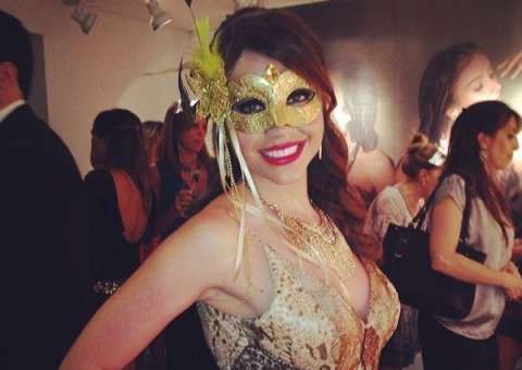 Ex-BBB Maria curte Carnaval após recuperação do Câncer