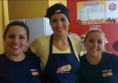 Agora mamãe, ex-BBB Mariana Felício vende salgados