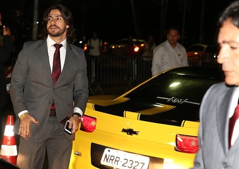 Mariano, da dupla com Munhoz, se irrita com crítica e bate boca com internauta