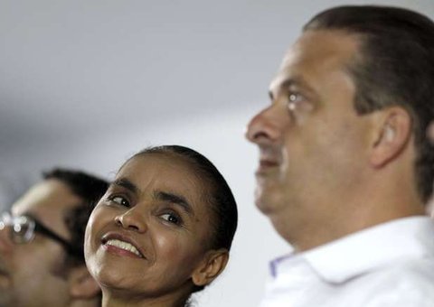 Marina Silva fala à imprensa sobre morte de Eduardo Campos