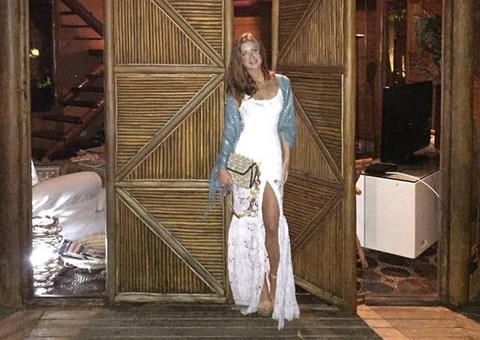 Marina Ruy Barbosa impressiona ao mostrar curvas no Instagram