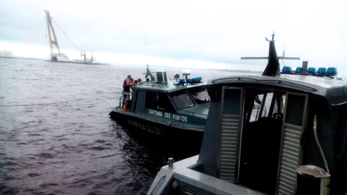 Oito homens são resgatados do Rio Negro pela Marinha 