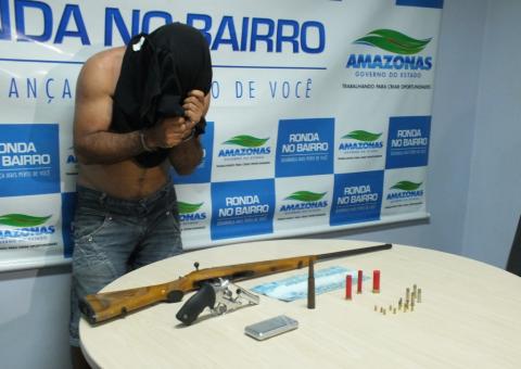Homem é preso por porte ilegal de arma de fogo