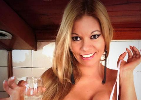 Atriz pornô promete dois dias de sexo se Chile eliminar Brasil