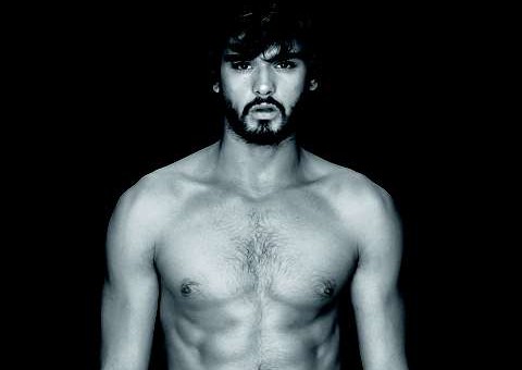 Suposto affair de Bruna Marquezine posa de cueca para campanha