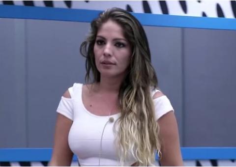 Anamara dispara: ¨Se tiver que sair, vou ficar livre da voz dela¨