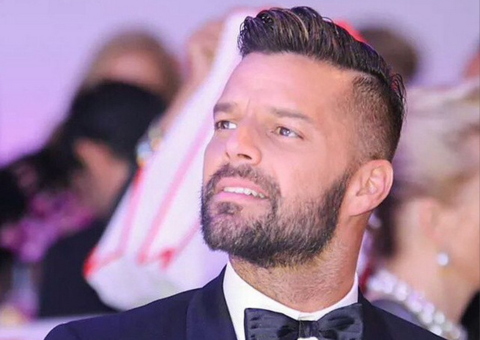 Ricky Martin brinca sobre boatos de sua morte