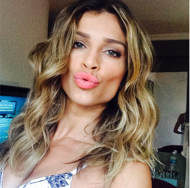 Grazi Massafera posta mensagem enigmática: "Deixou de lado aquela vida presa"