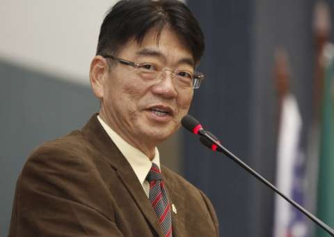 Massami defende Virgílio Viana e faz pedido de vista à moção de repúdio