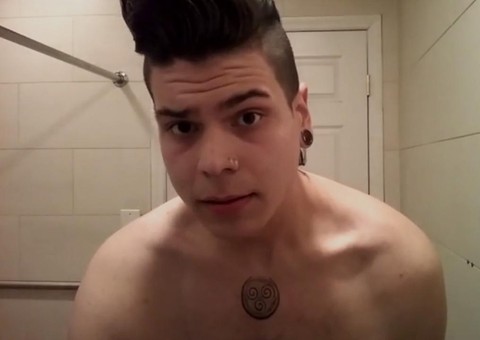 Jovem decide mostrar o corpo na internet e vencer a vergonha