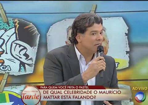 Ator de "Dona Xepa" paga mico em programa ao vivo ao perceber que ninguém assiste a novela