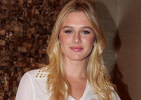 Fiorella Mattheis é atingida por bala de borracha