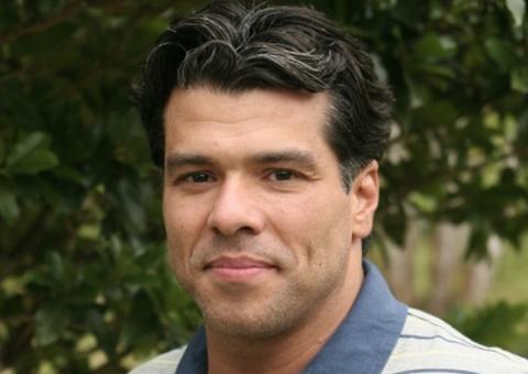 Processado pela filha, Maurício Mattar vive de favor na casa da ex