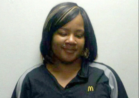 Mulher é presa vendendo heroína no McLanche Feliz