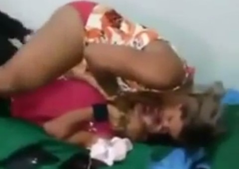   Travesti dá 'lição' na amiga e em marido ao descobrir traição