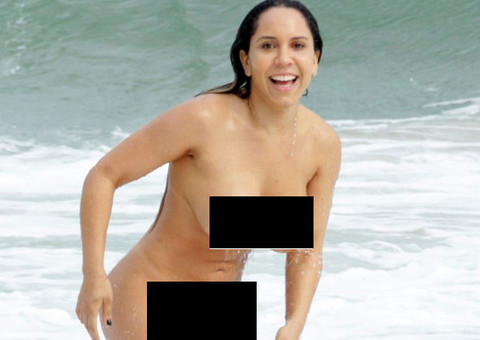  Mulher Melão faz sucesso com presidiários, em praia de nudismo