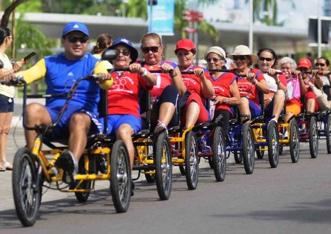 Frequentadores do CEL Coroado ganham uma manhã na Ponta Negra
