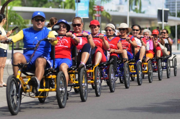 Frequentadores do CEL Coroado ganham uma manhã na Ponta Negra