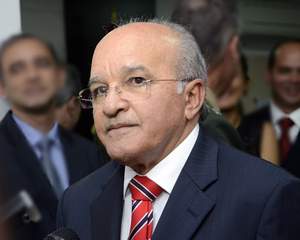 Na contramão da crise