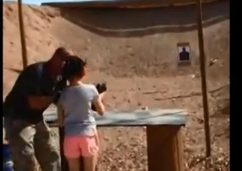 Garota de 9 anos mata instrutor de tiros