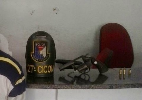 Menores são apreendidos armados com revólver 38