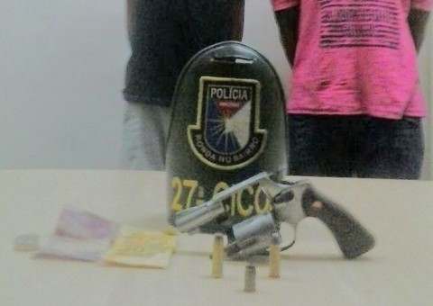 Adolescente é preso acusado de participar de roubo de carro 