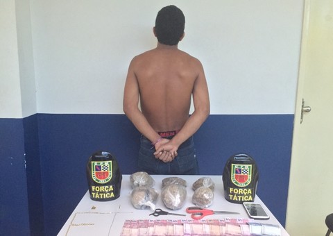 Menor é apreendido com quase 1 quilo de cocaína e skank 