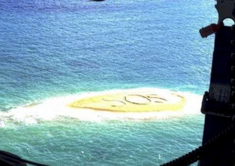 Grupo é salvo graças a mensagem de S.O.S em banco de areia 