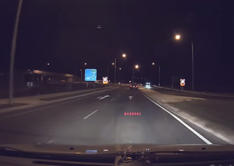 Motorista flagra queda e explosão de meteoro na Nova Zelândia