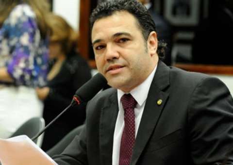 Feliciano pode perder título de pastor após confessar uso de drogas