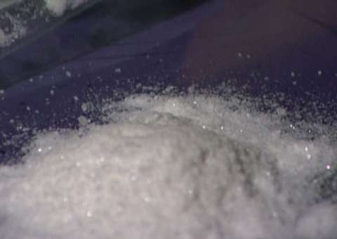 Jovem esfaqueia mãe e corta o próprio pênis sob efeito de droga