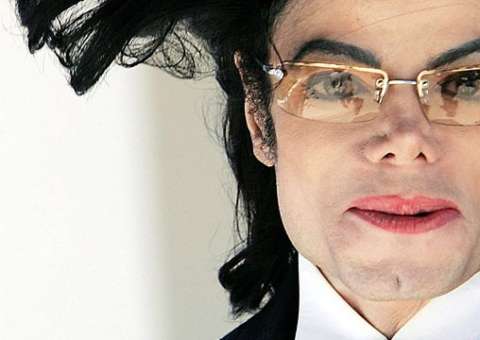 Fã afirma e 'prova' que Michael Jackson não morreu