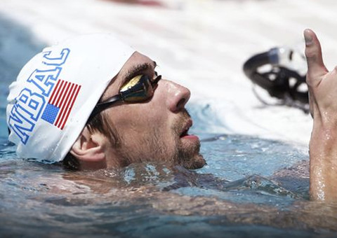 Prostituta diz que Michael Phelps usou calcinha e pediu algo estranho