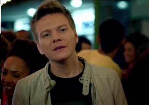 Veja o novo clipe de Michel Teló com Carlos Vives