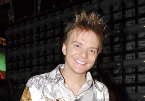 Michel Teló tem ônibus apreendido em Salvador