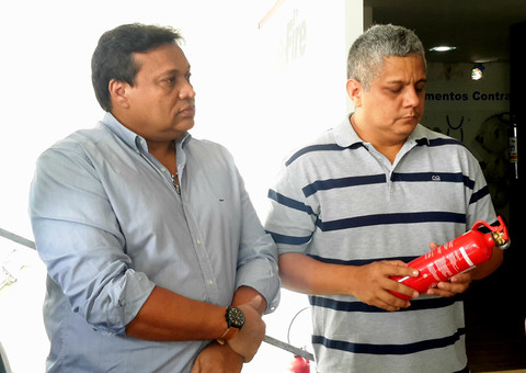 Procon Manaus participa de blitz em lojas de extintores de incêndio ABC