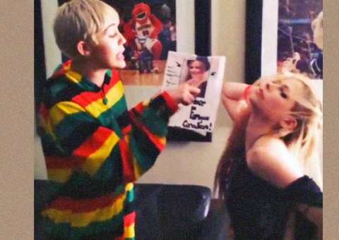 Miley Cyrus chama Avril Lavigne de “Vaca burra estúpida”