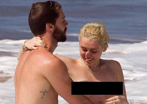 Miley Cyrus faz topless ao lado do namorado no Havaí