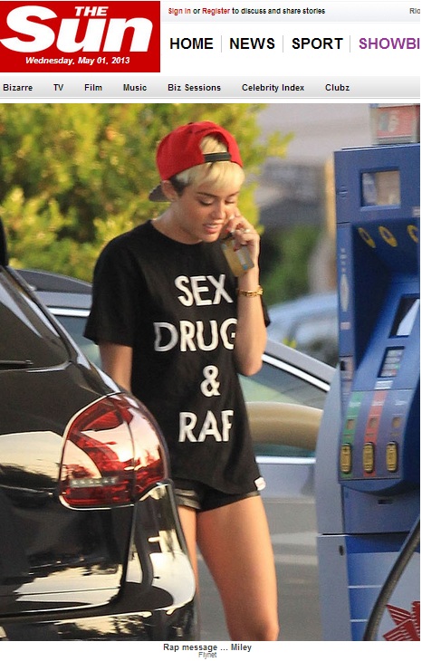 Em fase 'rebelde', Miley Cyrus usa camisa com frase "sexo, drogas e rap"