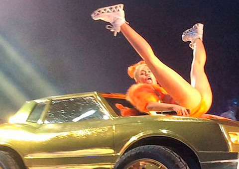 Polêmica: A cantora Miley Cyrus  cada vez mais ousada nos cliques