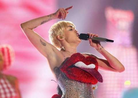 Na volta de Miley Cyrus: incentivo de sexo, uso de drogas e bebidas