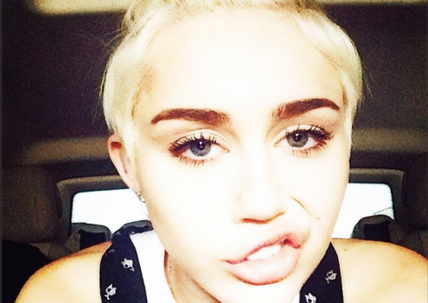  Miley Cyrus posta vídeo onde aparece fumando