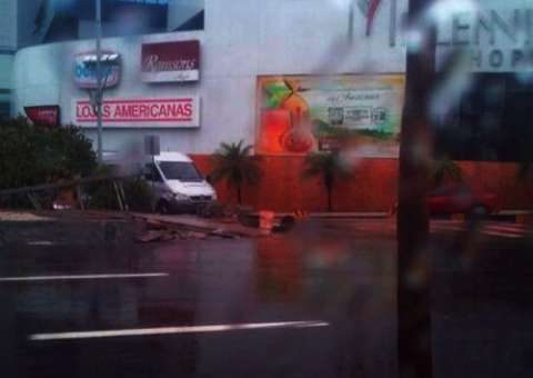 Trecho da Djalma Batista sofre desabamento próximo ao Millennium