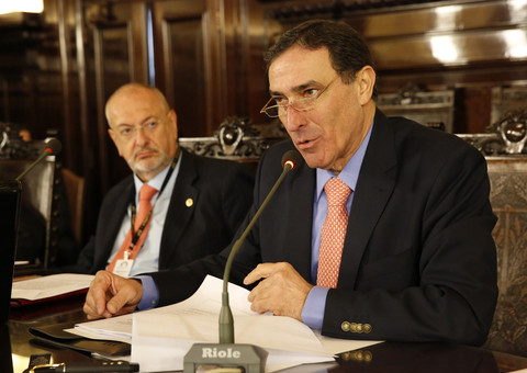 Ministro parabeniza a desembargadora Graça, presidente do TJAM, pela estatueta Dom Quixote