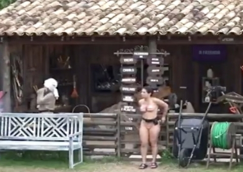 Helicóptero 'invade' A Fazenda e deixa Raissa e Mirella desesperadas; vídeo