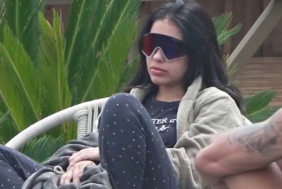 Vídeo mostra Mirella combinando de desestabilizar Raissa antes de barraco